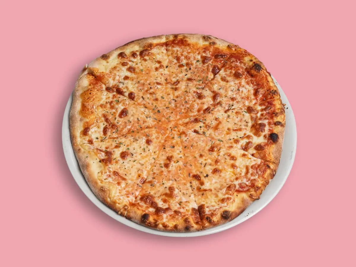 Pizza Margherita aus dem Steinofen